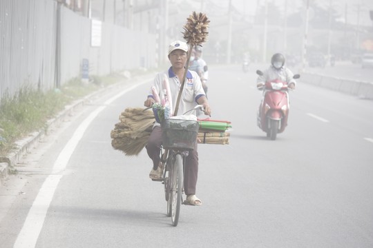 [-]Dân[-]Sài[-]Gòn[-]khốn[-]đốn[-]trong[-]bão[-]bụi